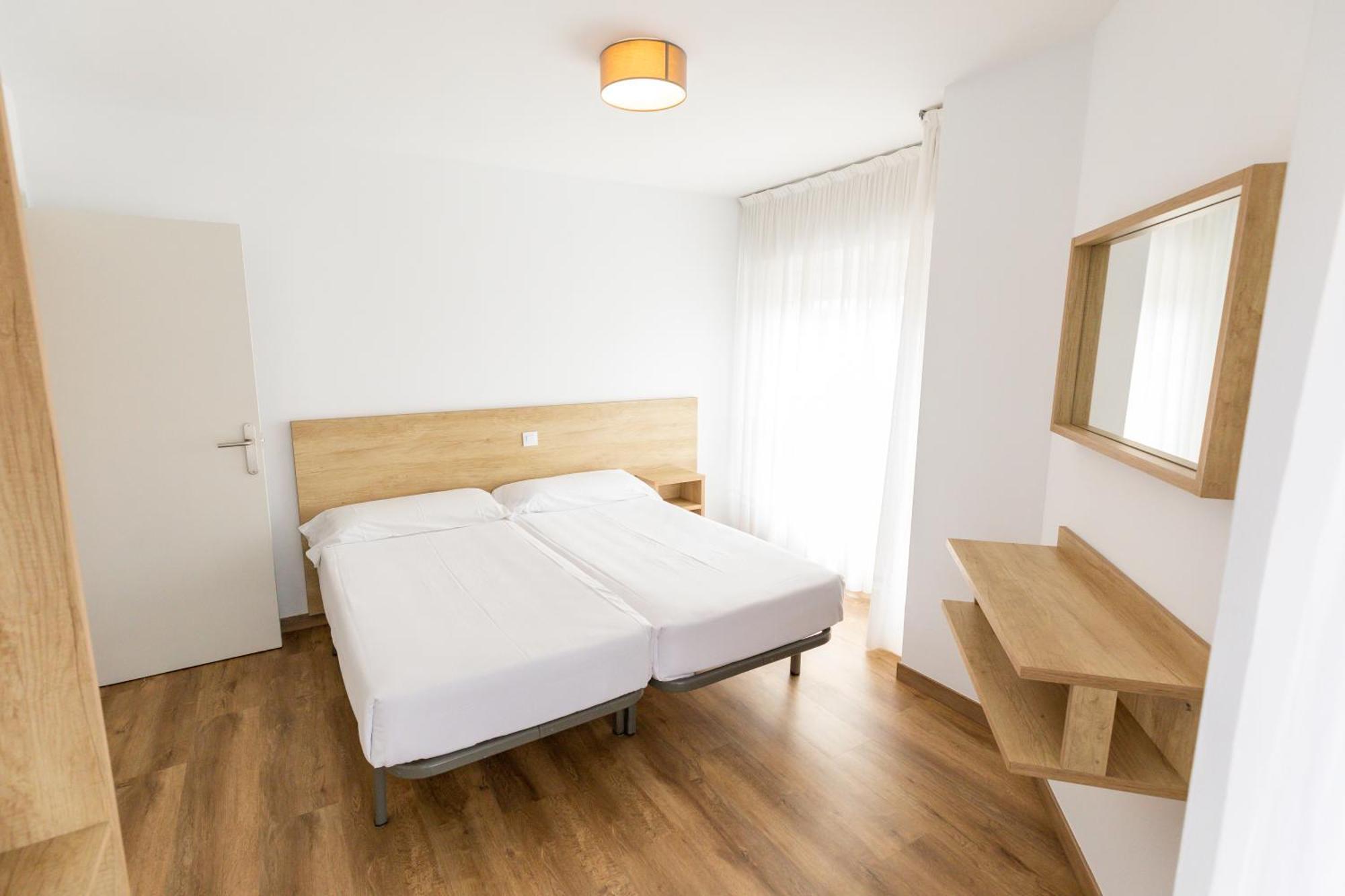 Apartamentos Regollera Premium Con Garaje Ноха Екстер'єр фото