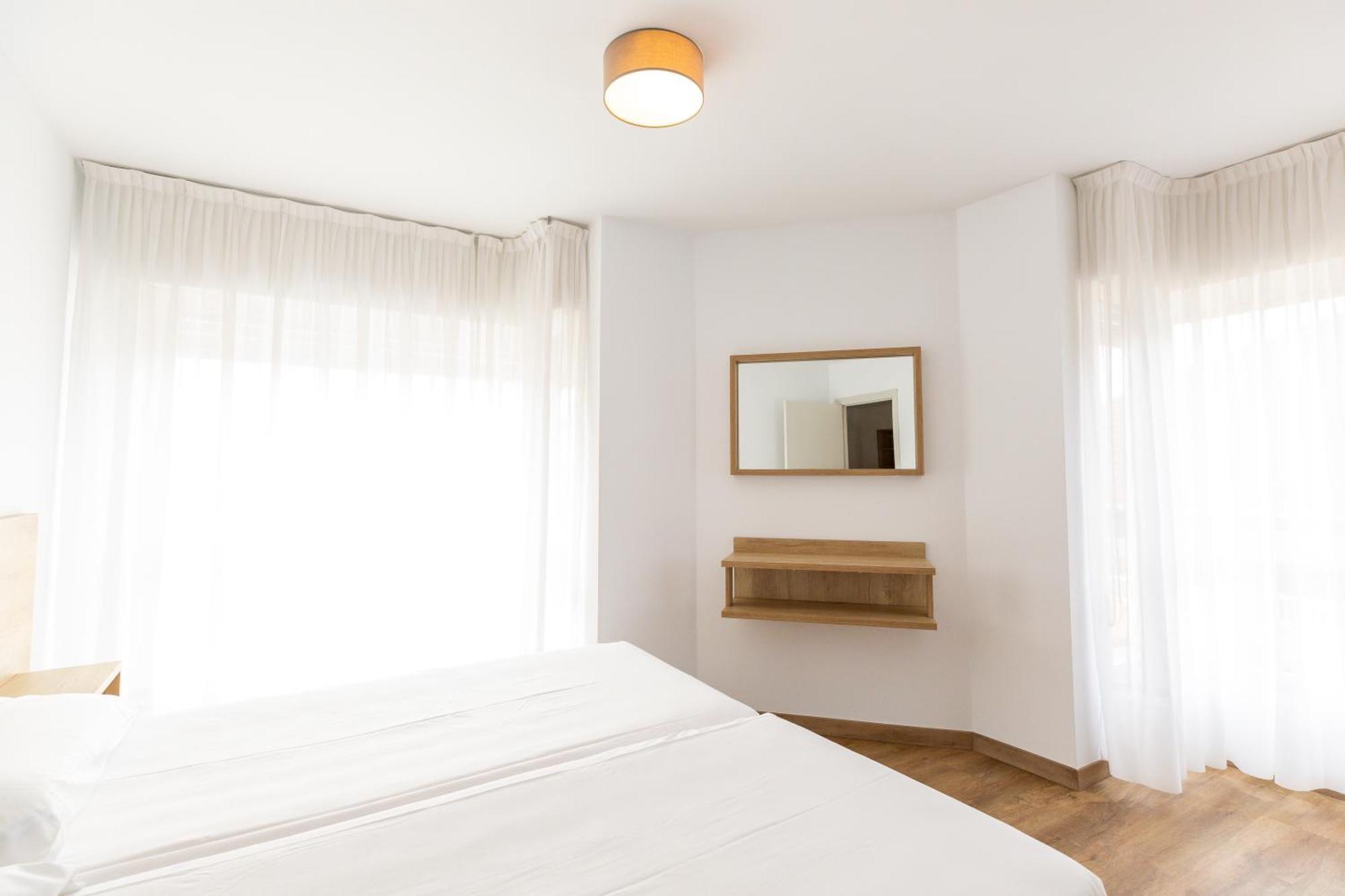 Apartamentos Regollera Premium Con Garaje Ноха Екстер'єр фото